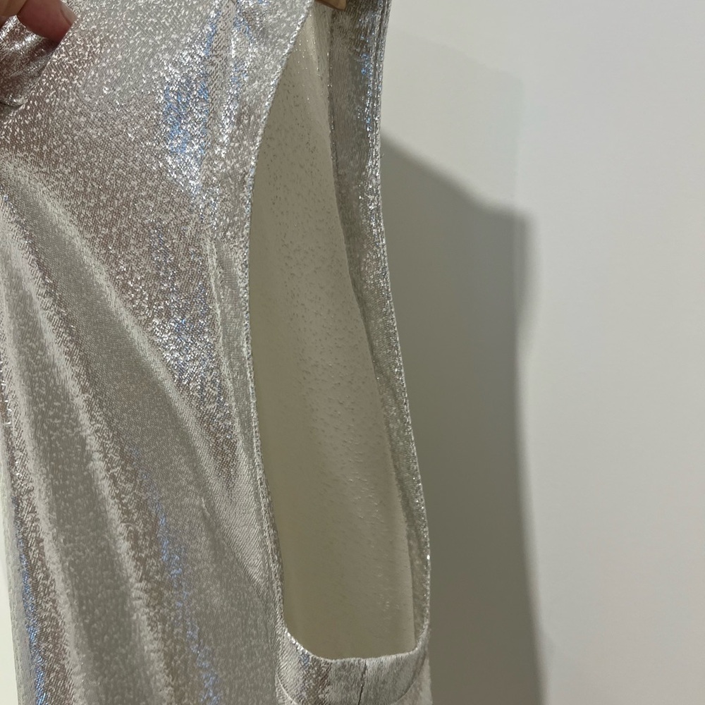 Gorgeous Sleeveless Top - Picture 9 of 17